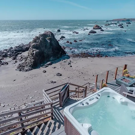 Surfscape Beach House, Private Beach & Ocean Views